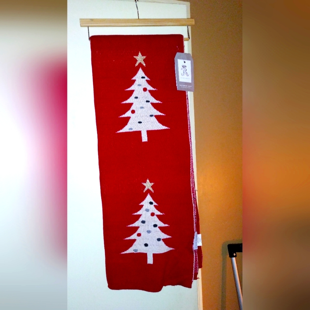 Rachel Awsell Christmas Tree Throw